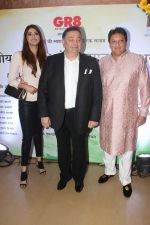 Rishi Kapoor at Tehzeeb E Gango Jaman Mushaaira & launch of book Ye Khalish Kahan Se Hoti in Club Millenium in juhu on 20th Jan 2018 (18)_5a65871d4b226.jpg