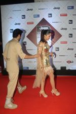 Kiara Advani, Varun Dhawan at the Red Carpet Of Ht Most Stylish Awards 2018 on 24th Jan 2018 (106)_5a69e75446979.jpg