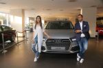 Kriti Sanon Taking The Delivery Of The Audi Q7 on 25th Jan 2018 (3)_5a6ad0b364633.JPG