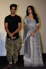 Ishaan Khatter, Malavika Mohanan at the Trailer launch of film Beyond the Clouds on 29th Jan 2018 (22)_5a6ff288382bd.jpg
