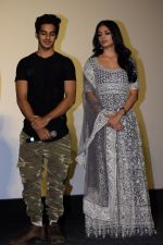 Ishaan Khatter, Malavika Mohanan at the Trailer launch of film Beyond the Clouds on 29th Jan 2018 (22)_5a6ff2a850b5b.jpg