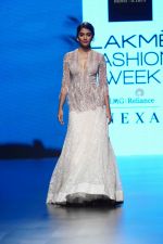 Pooja Hegde at Lakme Fashion Week 2018 on 4th Feb 2018 (23)_5a7812ec2b022.JPG
