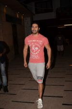 Varun Dhawan spotted at gym juhu on 3rd Feb 2018 (6)_5a780bf25f172.JPG