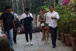 Shahid Kapoor Spotted at sucasa bandra for shoot on 7th Feb 2018 (5)_5a7c041e10d9d.JPG