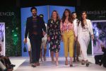 Esha Gupta, Ali Fazal at Marks & Spencer spring summer collection launch at Fourseasons mumbai on 8th Feb 2018 (1)_5a7d42b73f73f.jpg