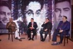 Randhir Kapoor, Rishi Kapoor, Rajiv Kapoor at The Raj Kapoor Awards For Excellence In Entertainment on 14th Feb 2018 (17)_5a8599603c922.jpg