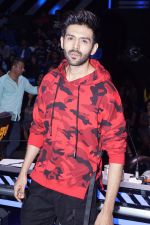 Kartik Aaryan at the promotion of Sonu Ke Titu Ki Sweety On the Sets Of Super Dancer Chapter 2 on 19th Feb 2018 (250)_5a8bdf1b83f00.jpg