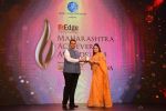 CM Devendra Fadnavis presents award at ET Edge Maharashtra Achievers Awards 2018_5a980a1628ed0.JPG