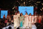 Sagarika Ghatge, Zaheer Khan at Caring With Style Abu Jani Sandeep Khosla & Shaina NC Fashion Show To Raise Funds For Cancer Patient Aid Association (67)_5a9814458b0ca.jpg