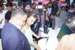 Radhika Apte at the Launch Of Buy Back Offer Of Samsung S9+ on 18th March 2018 (22)_5ab0ac025c98f.JPG