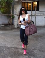 Ameesha Patel spotted at Kromkay salon in juhu on 21st March 2018 (1)_5ab343a4d8c99.jpg