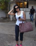 Ameesha Patel spotted at Kromkay salon in juhu on 21st March 2018 (2)_5ab343a76a911.jpg