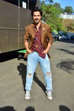Varun Dhawan Spotted On the Sets Of Super Dancer - Chapter 2 For Promotion Of His Film October on 23rd March 2018 (21)_5ab4a8d683110.jpg