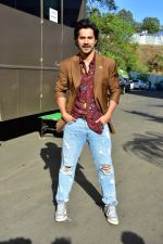 Varun Dhawan Spotted On the Sets Of Super Dancer - Chapter 2 For Promotion Of His Film October on 23rd March 2018 (22)_5ab4a8d8d6985.jpg
