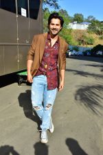 Varun Dhawan Spotted On the Sets Of Super Dancer - Chapter 2 For Promotion Of His Film October on 23rd March 2018 (25)_5ab4a8dd85b9a.jpg
