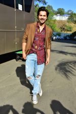 Varun Dhawan Spotted On the Sets Of Super Dancer - Chapter 2 For Promotion Of His Film October on 23rd March 2018 (26)_5ab4a8df6bbd9.jpg