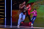 Varun Dhawan Spotted On the Sets Of Super Dancer - Chapter 2 For Promotion Of His Film October on 23rd March 2018 (32)_5ab4a8e99c54e.jpg