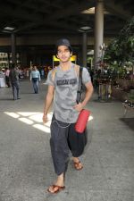 Ishaan Khatter Spotted At Airport on 27th March 2018 (26)_5abb550fd66c4.JPG