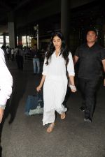 Janhvi Kapoor Spotted At Airport on 27th March 2018 (33)_5abb553e141b6.JPG