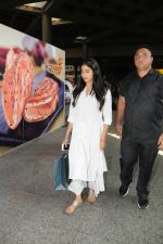Janhvi Kapoor Spotted At Airport on 27th March 2018 (37)_5abb5545d882e.JPG