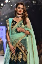 Model walk for Designer Shaina N.C At Bombay Times Fashion Week on 30th March 2018 (66)_5abf41e3106c6.JPG