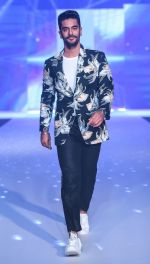 Angad Bedi Showstopper For Designer Narendra Kumar At Bombay Times Fashion Week on 1st April 2018