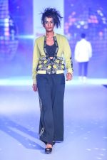Model walk the ramp for Designer Narendra Kumar At Bombay Times Fashion Week on 1st April 2018 (34)_5ac24d8febb7c.JPG