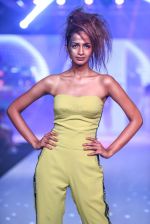 Model walk the ramp for Designer Narendra Kumar At Bombay Times Fashion Week on 1st April 2018 (40)_5ac24d99eb973.JPG