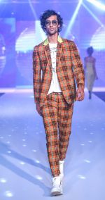 Model walk the ramp for Designer Narendra Kumar At Bombay Times Fashion Week on 1st April 2018 (41)_5ac24d9b8d485.JPG