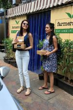 Kajal Aggarwal spotted at Farmer_s Cafe in bandra, mumbai on 11th April 2018 (5)_5aceffd9c8654.JPG
