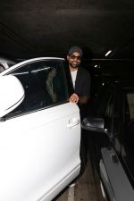 Abhay Deol spotted At Airport on 17th April 2018 (20)_5adf2d3589365.JPG