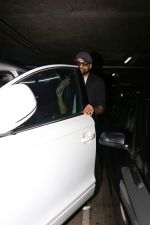 Abhay Deol spotted At Airport on 17th April 2018 (26)_5adf2d4771efc.JPG