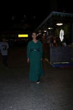 Patralekha Spotted At Airport on 17th April 2018 (2)_5adf2ee75f226.JPG