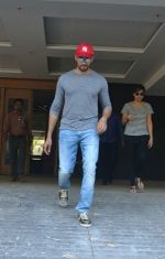 Sidharth Malhotra spotted at bandra (5)_5adebba94b88c.jpg