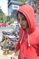 Ishaan Khattar spotted at Bandra in mumbai on 20th April 2018 (2)_5ae0481038845.JPG
