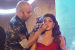 Jacqueline Fernandez At Her First Makeup Master Class With Shaan Mutthil on 18th April 2018 (17)_5ae0168dcebba.JPG