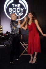 Jacqueline Fernandez At Her First Makeup Master Class With Shaan Mutthil on 18th April 2018 (25)_5ae016ab4eb6b.JPG