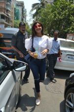 Shilpa Shetty & Raj Kundra spotted at Farmer_s Cafe in bandra, mumbai on 18th April 2018(14)_5ae016ade2055.JPG