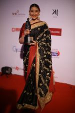 Manisha Koirala at the Red Carpet Of 16th Dada Saheb Phalke Film Foundation Awards on 29th April 2018 (4)_5ae80acab0138.JPG