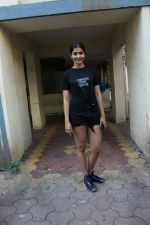 Pooja hegde spotted at Bandra on 30th April 2018 (7)_5ae81a15831e5.JPG