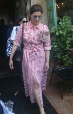 Twinkle Khanna spotted at bandra on 3rd May 2018 (1)_5aed62d5a3dd3.jpg