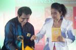 Manisha Koirala at book launch of Dr. Yusuf Merchant_s latest book HAPPYNESSLIFE LESSONS on 5th May 2018 (37)_5af06237bf123.JPG
