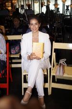 Manisha Koirala at book launch of Dr. Yusuf Merchant_s latest book HAPPYNESSLIFE LESSONS on 5th May 2018 (4)_5af0620299785.JPG