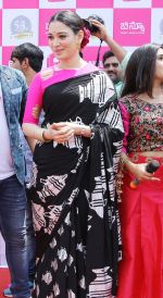 Tamannaah at the launch of B New Mobile Store in Proddatu on 5th May 2018 (42)_5af06a8be5ce0.jpg