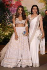 Amrita Arora, Karisma Kapoor at Sonam Kapoor and Anand Ahuja's Wedding Reception on 8th May 2018