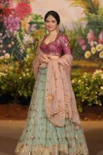Divya Khosla Kumar at Sonam Kapoor and Anand Ahuja_s Wedding Reception on 8th May 2018 (243)_5af4232f601f6.JPG
