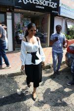 Nimrat Kaur spotted at bandra on 13th May 2018 (3)_5af92e3c9a707.JPG
