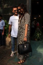 sonam Kapoor and Anand Ahuja spotted at pali vilage cafe on 1st June 2018 (12)_5b128385795e2.JPG