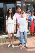 Ananya pandey, Rysa Pandey,Chunky Pandey and Family Spotted at Bandra on 3rd June 2018