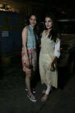 Rakul Preet Singh and Rhea Chakraborty spotted at Bandra on 12th June 2018 (10)_5b1fd50d3bd9e.JPG